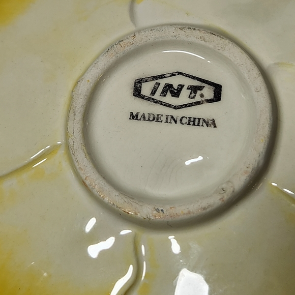 INT. Yellow Violet Flower Shaped Trinket Dish - Picture 4 of 4